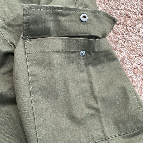 SOLD Off-site | Forever 21 Men’s Olive Joggers Size Small - Picture 9 of 13